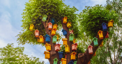 Unlimphotos Balkon colorful small birdhouses in tree lots